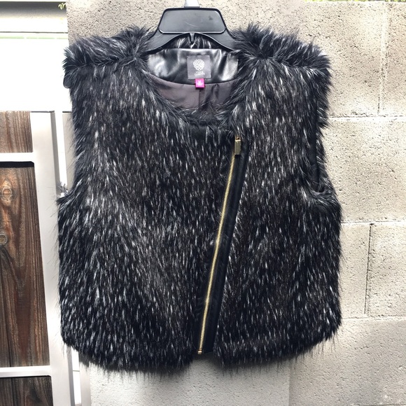 NWOT Vince Camuto faux fur vest - Picture 1 of 6